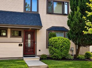 32 Charleston Ave, Staten Island, NY 10309