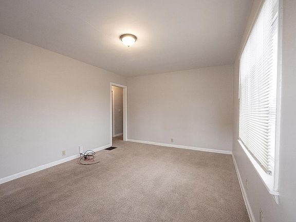 4th image of 1102 Blaine Ave #1611