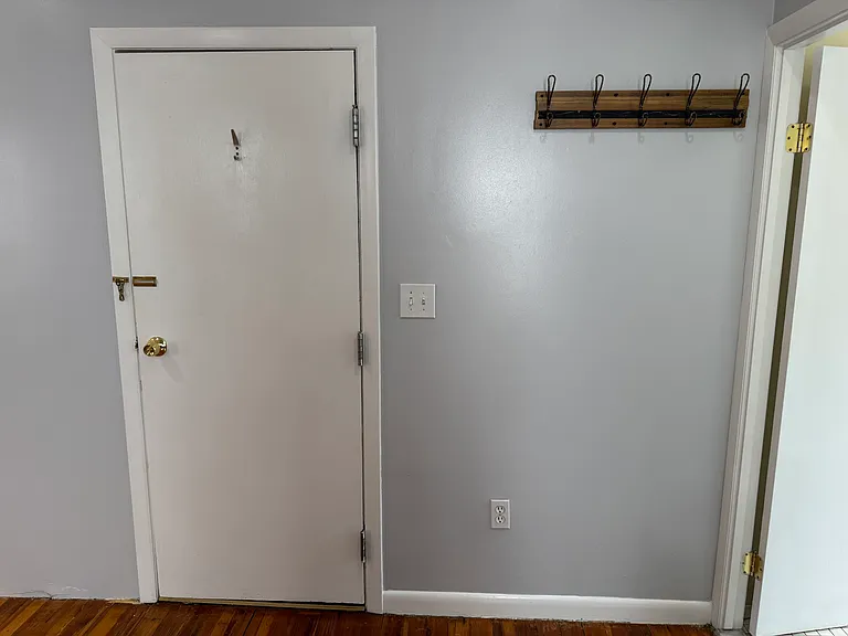 56 College Ave #1R — Photo 9