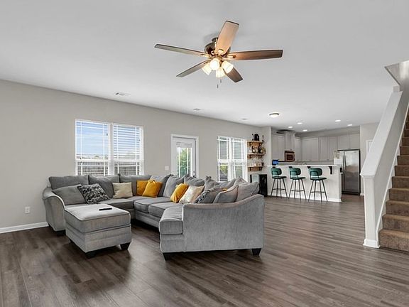 4th image of 123 Austin Way