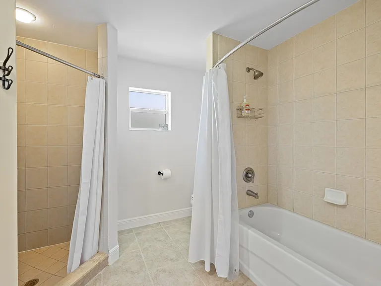 2309 SW 27th St — Photo 12