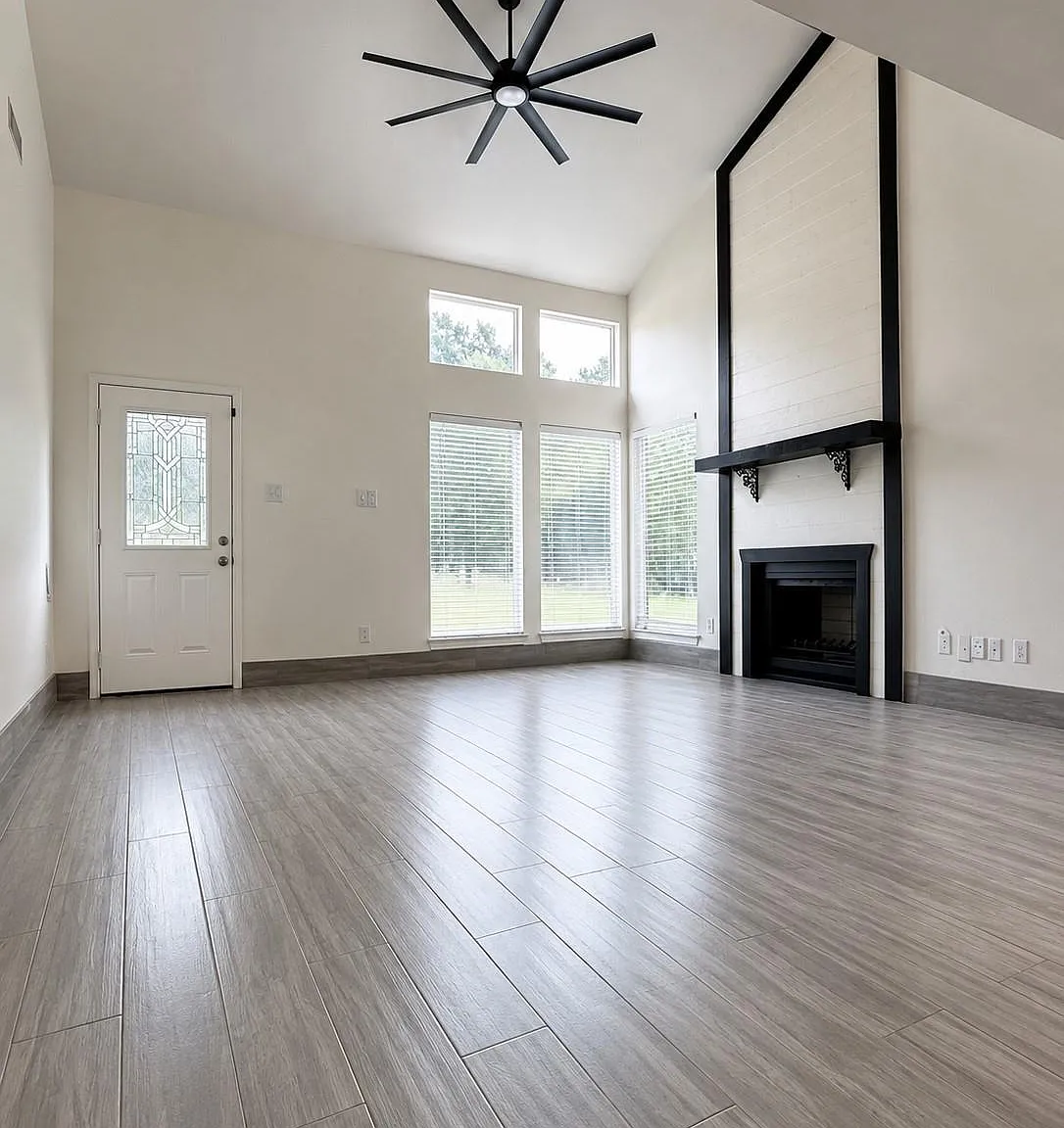 3 bed, 2.5 bath, 1623 sqft, $2,400 — Photo 3