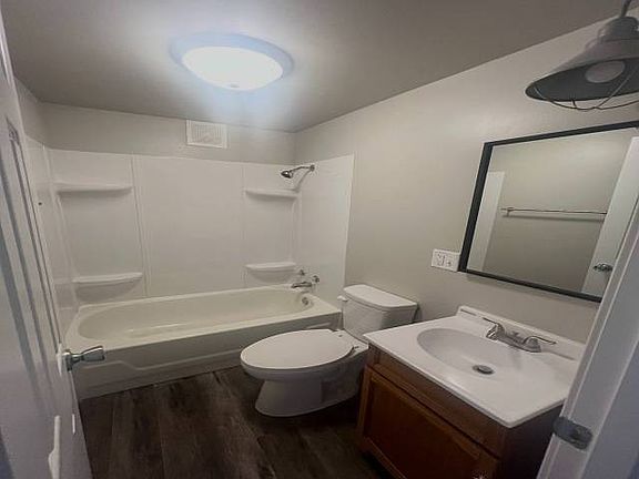 5th image of 213 Morton St