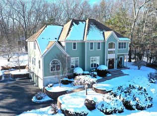 26 Dover Dr, Walpole, MA 02081