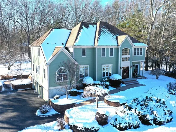 26 Dover Dr, Walpole, MA 02081