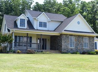 169 Sunset Pointe Dr, Moneta, VA 24121