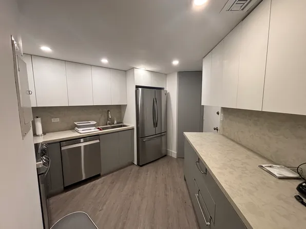 905 Brickell Bay Dr, Miami, FL