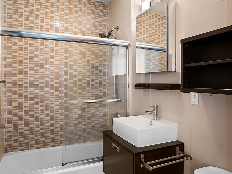 502 9th Ave #9D — Photo 7