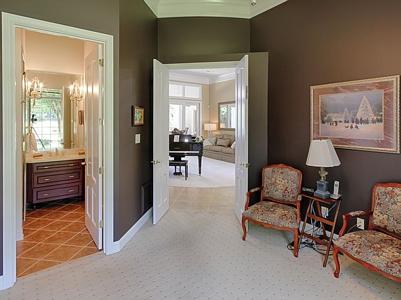 5th image of 225 Lake Crest Dr