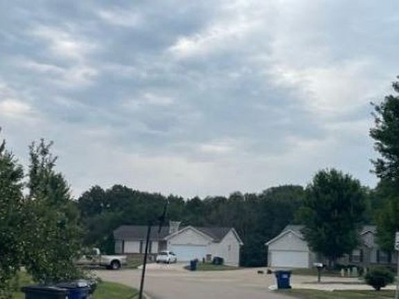 Exterior Neighborhood (street photo)