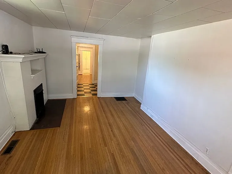 1207 W Washington St — Photo 6