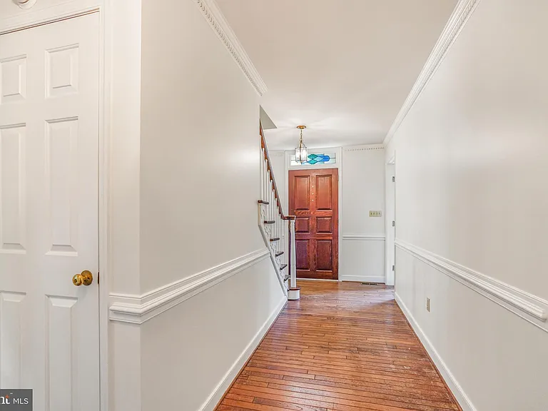 629 Lancaster St — Photo 9