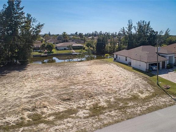 3rd image of 1018 SW 36th Ter