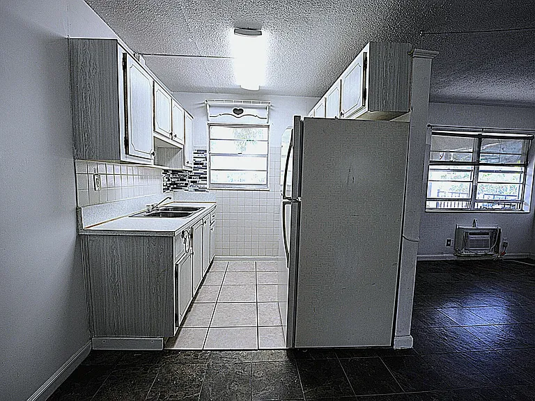 220 Lucerne Ave #1 — Photo 7