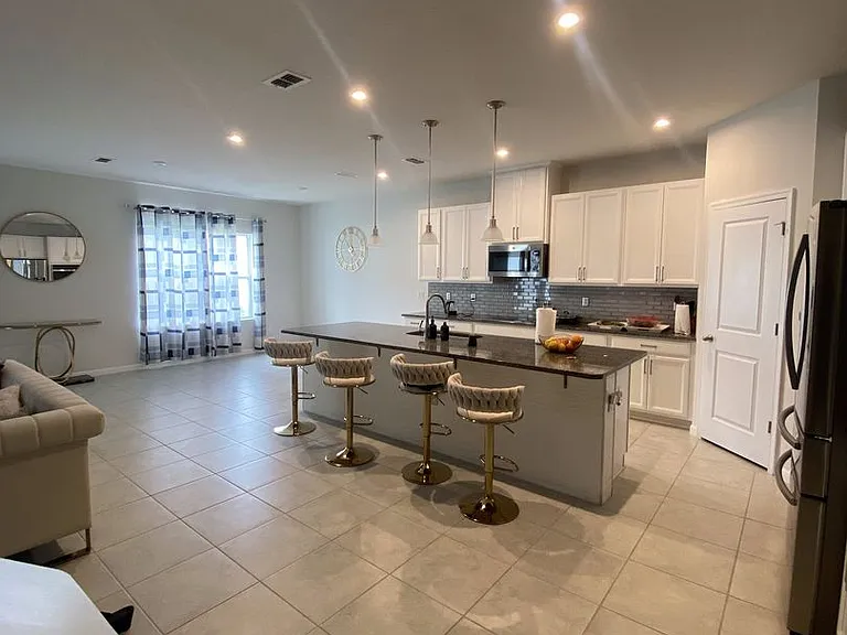 100 Lavenna Ave — Photo 5