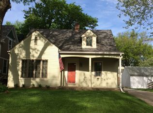 913 E 1st St, Pella, IA 50219