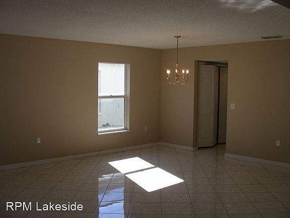 3rd image of 807 Dengar Ave