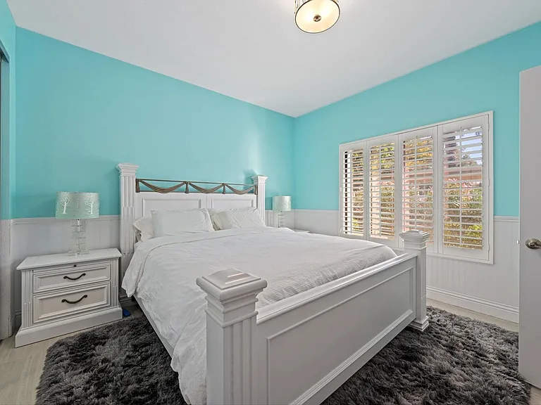 80709 Oak Tree — Photo 16