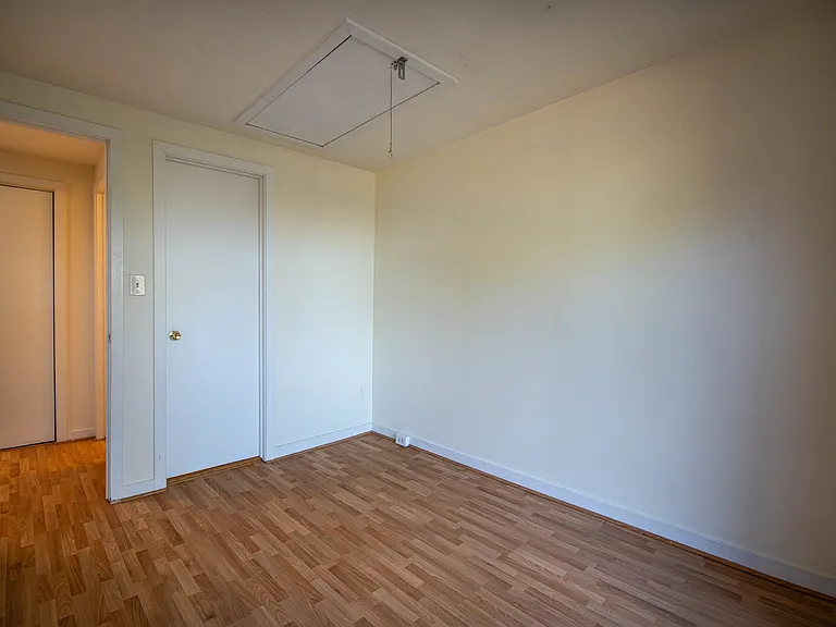 2nd Bedroom w/Access to 2nd Bathroom and Attic