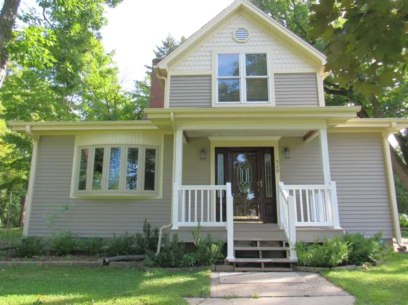 520 Jefferson St, Ingleside, IL 60041