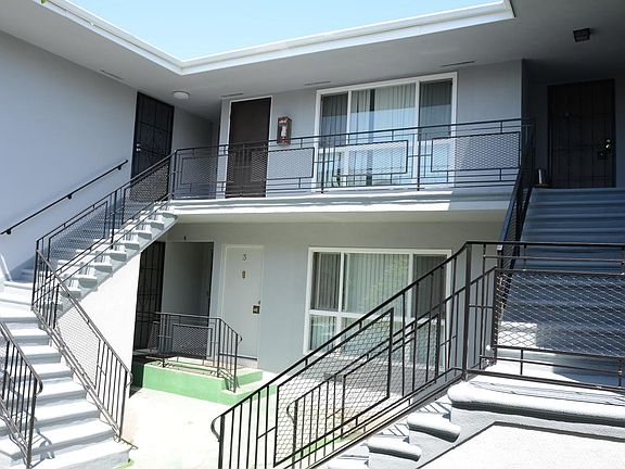 Unit on Middle 2nd/Floor