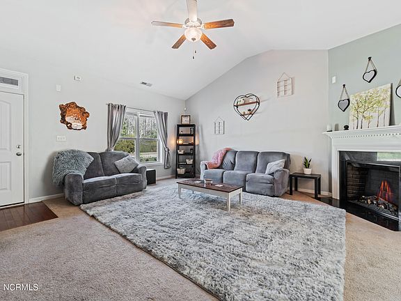 3rd image of 809 Lavender Ct