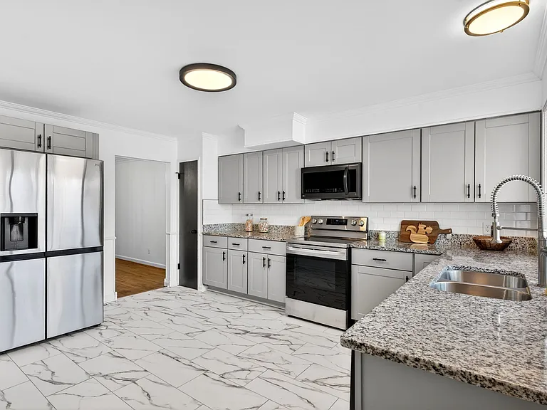 6450 Hadden Bay Dr — Photo 9