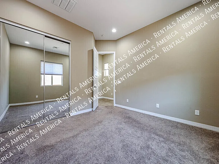3325 E Coconino Dr — Photo 6