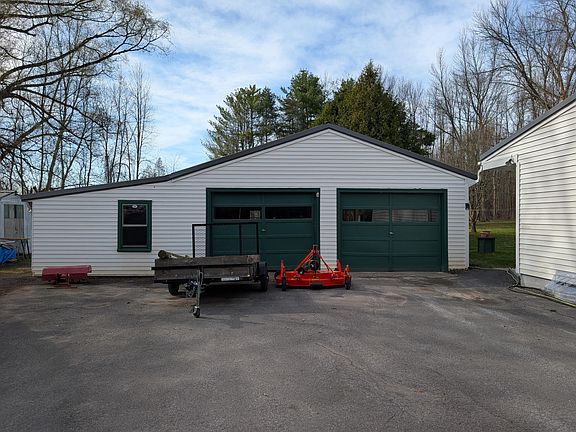 3rd image of 92 Arnold Rd
