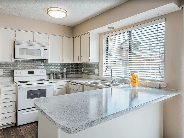 Amber Creek Apartments — Photo 10