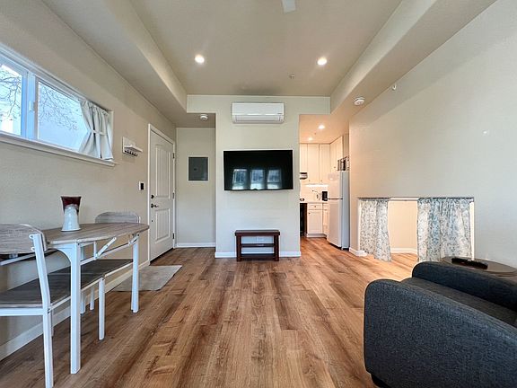5th image of 22 Summerbrooke Cir