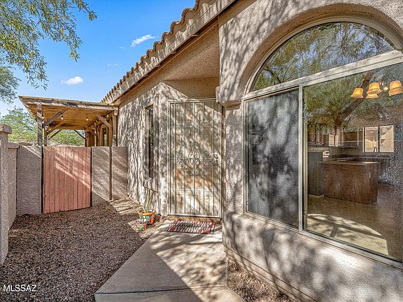 3rd image of 333 E Camino Rancho Cielo