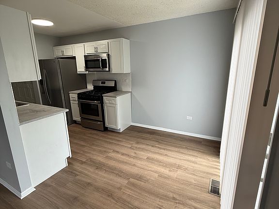 4th image of 1070 Glouchester Hbr