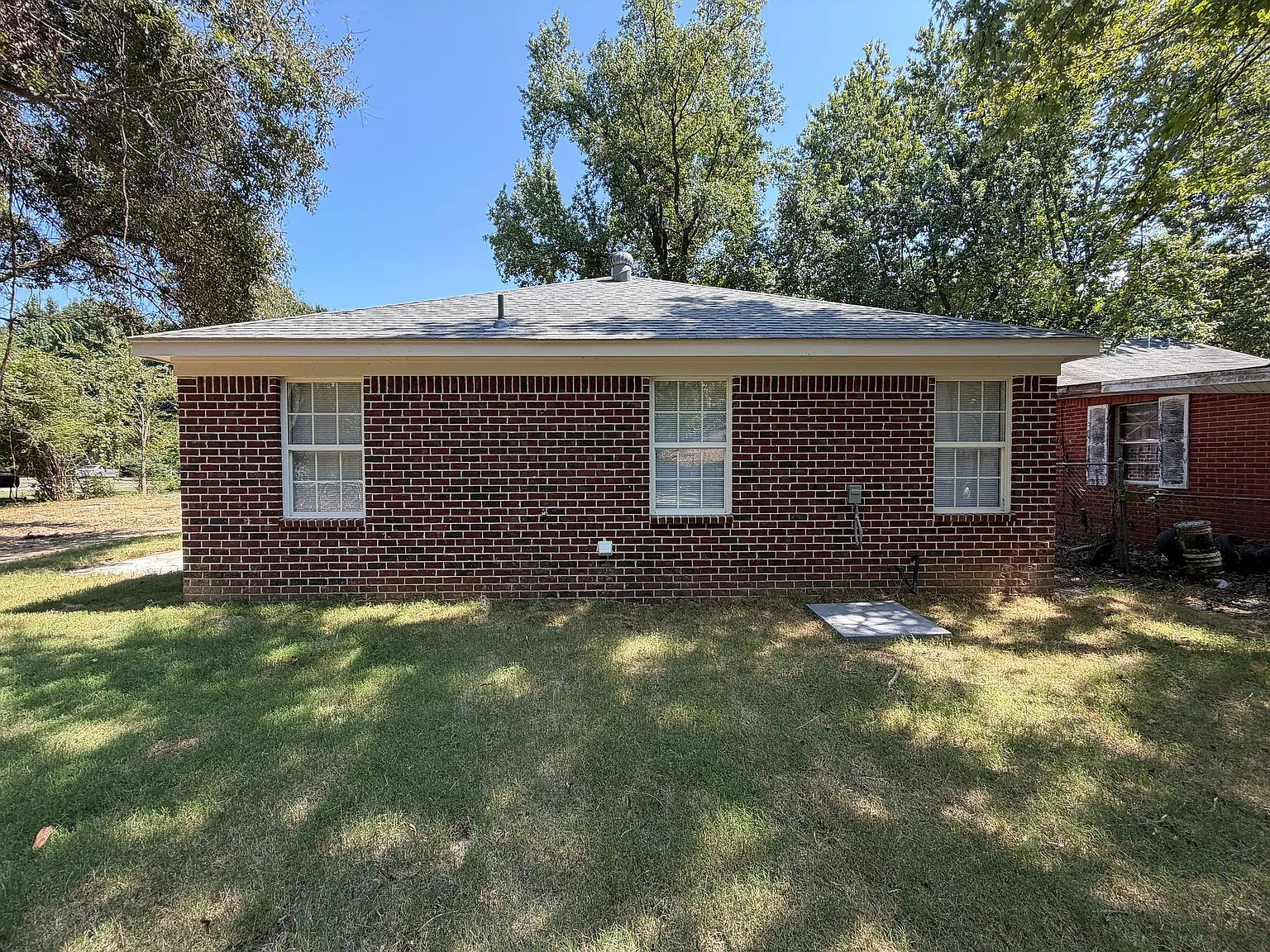 2821 Woodlawn Terrace — Photo 3
