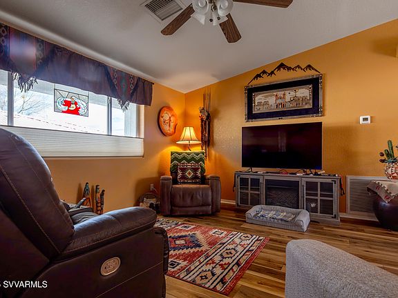 4th image of 825 E Mary Court