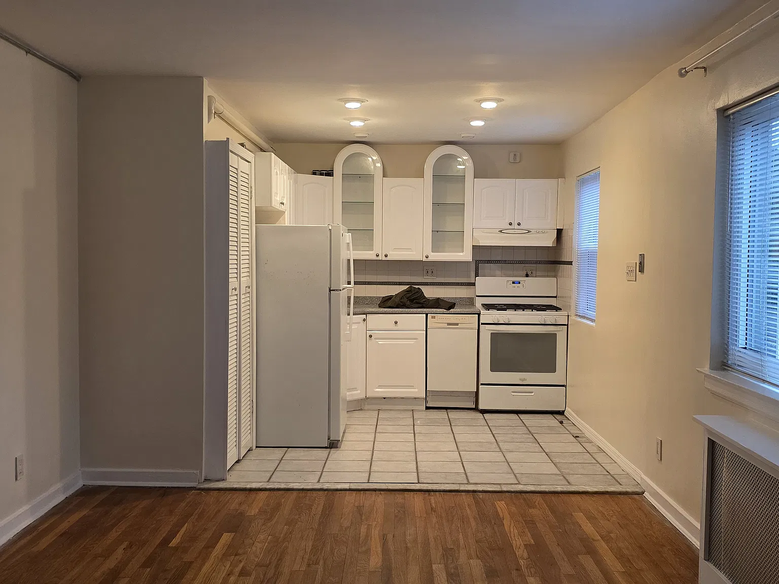 2 bed, 750 sqft, $2,475 — Photo 4