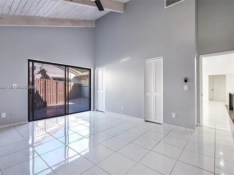 601 Leslie Dr — Photo 11