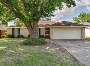 810 Phillips Dr, Ennis, TX 75119