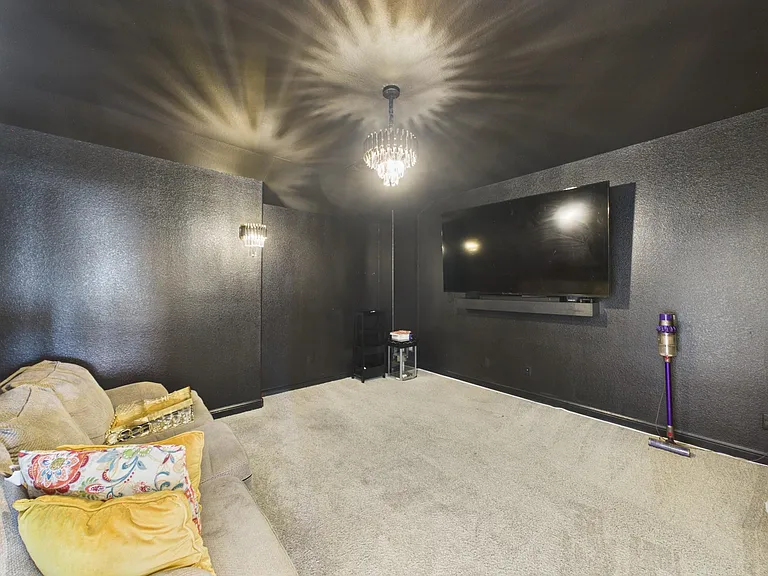24711 Miltonwood St — Photo 33