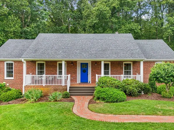 106 Salem Dr, Forest, VA 24551