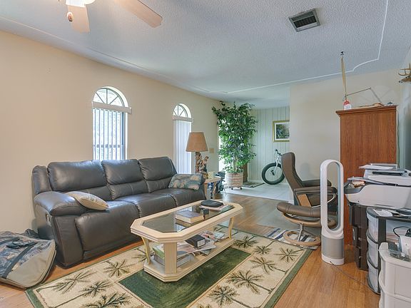 2nd image of 472 Aruba Ct