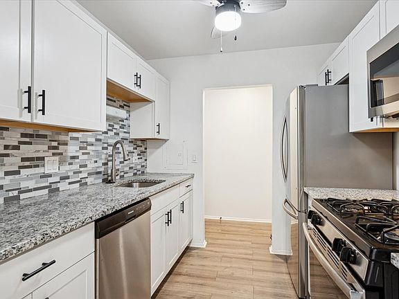 5th image of 720 Wellington Ave Unit 113