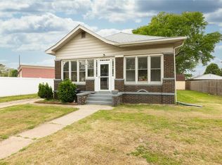 978 N Wood River Ave, Wood River, IL 62095