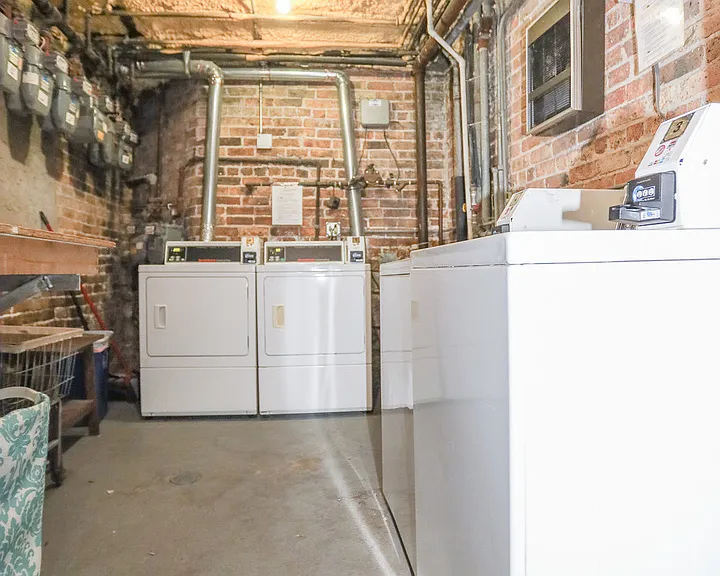 652 W Roscoe St #103 — Photo 10