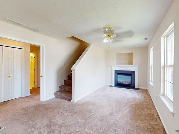 2nd image of 123 Fontaine Landing Ct