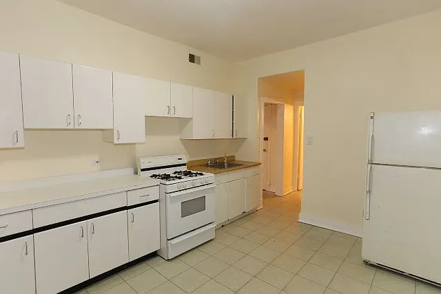 Building Photo - 953 N Hoyne Ave #3