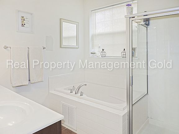3rd image of 22286 Scott Cir