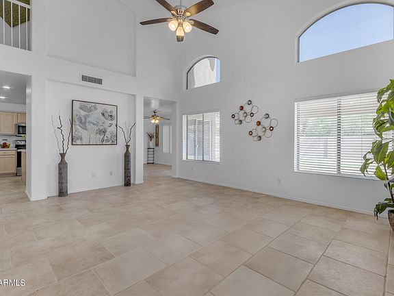 4th image of 1038 W SWAN Drive