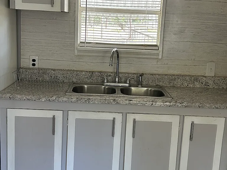 SW 105th Ave — Photo 8