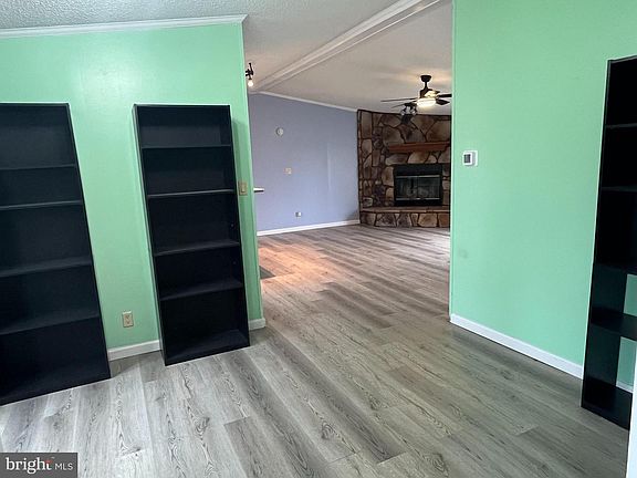 5th image of 880 Royal Crest Dr